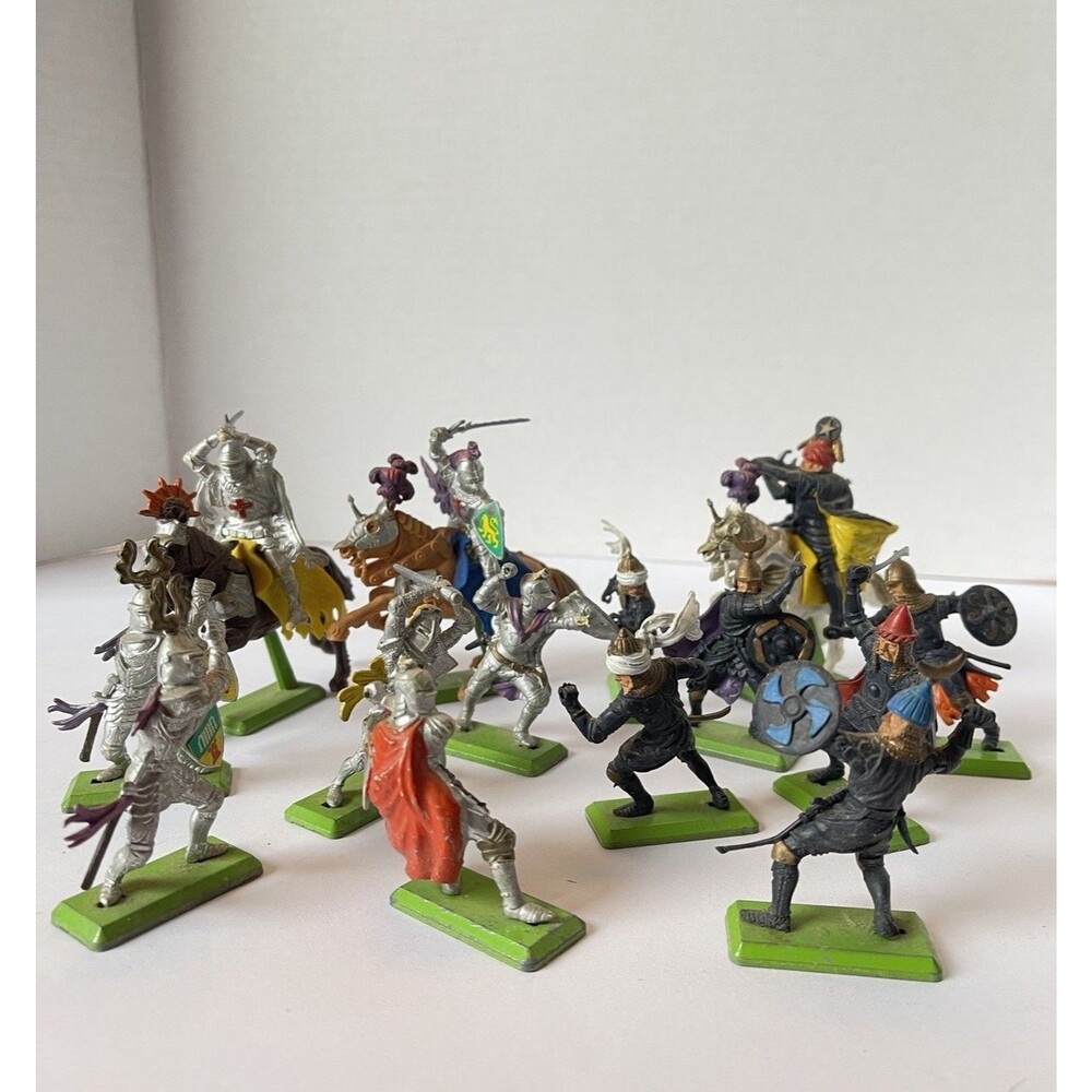 Vintage Britains Ltd 1971 Deetail Medieval Knights & Horses  Lot Of 14